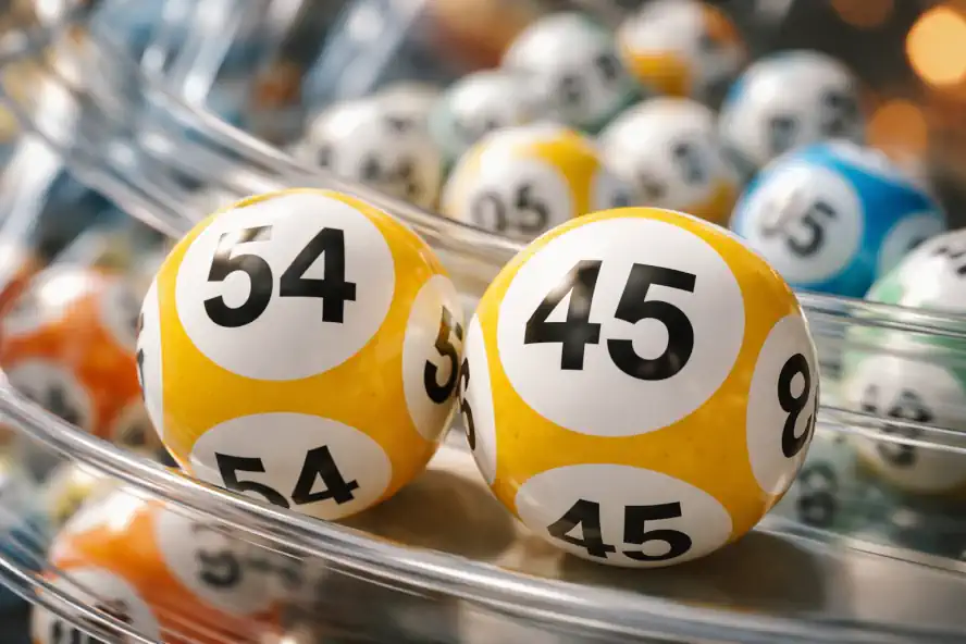 Metodo Lotto Bari Torino: Dettaglio palline numeri vertibili 54 e 45 nell'urna